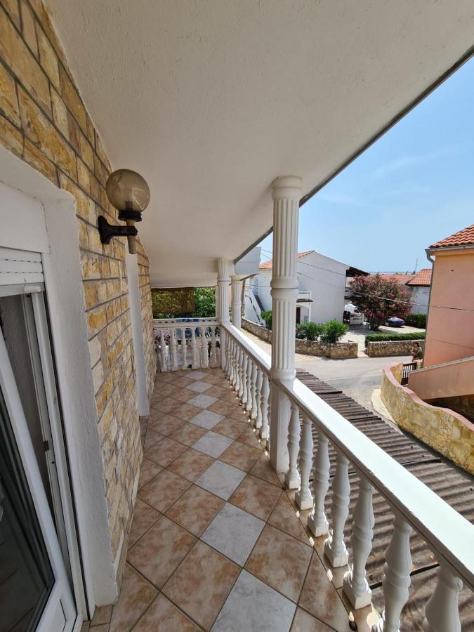 Apartments Tuka Near The Beach Vir Dış mekan fotoğraf