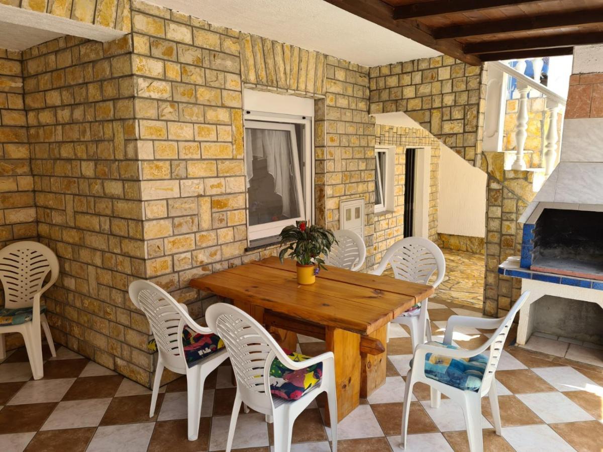 Apartments Tuka Near The Beach Vir Dış mekan fotoğraf