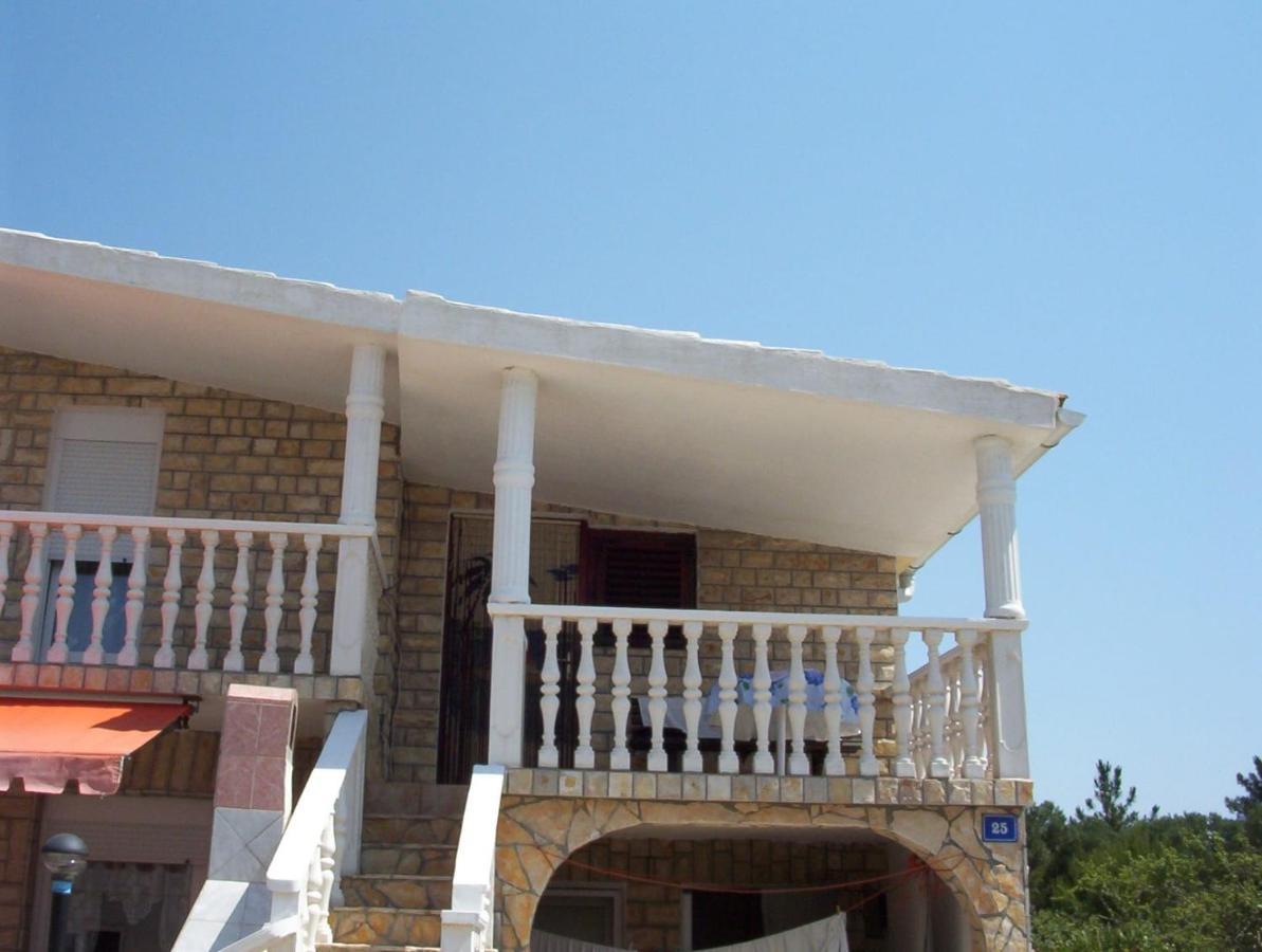 Apartments Tuka Near The Beach Vir Dış mekan fotoğraf